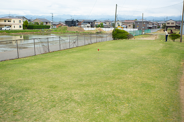 屋外 アプローチ練習場